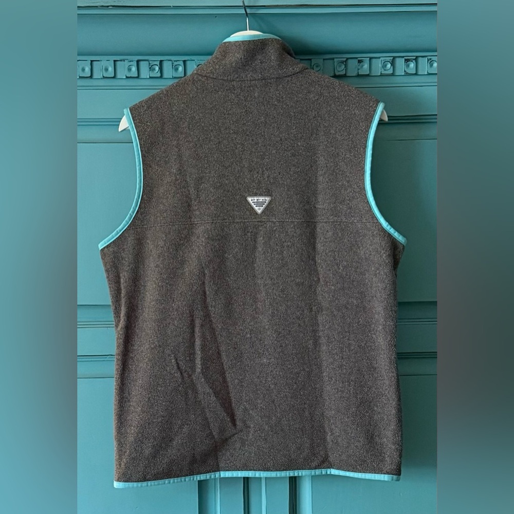 Columbia Vest "Like New" - Picture 2 of 8